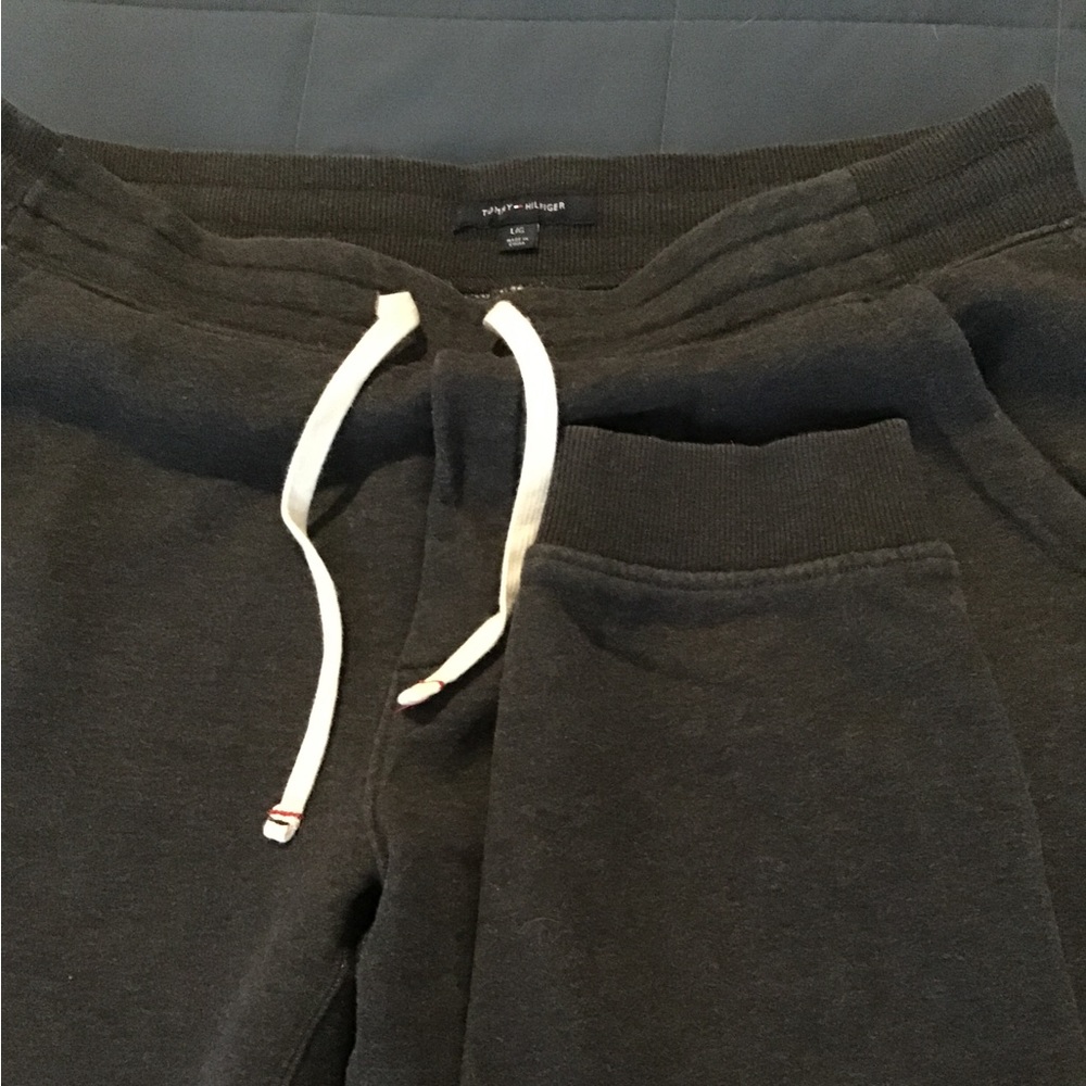 Men’s Large Tommy Hilfiger seat pants. Joggers. Cuffed bottom. Gray. UEC